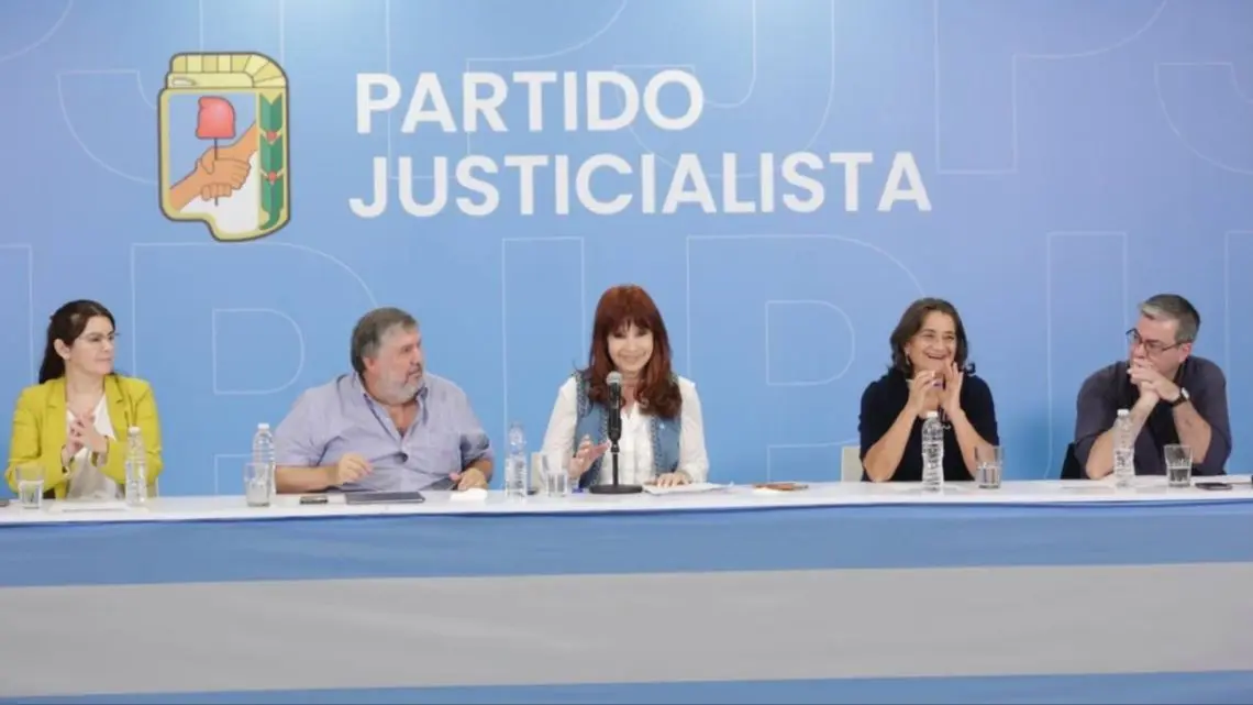 El PJ se reúne en medio de tensión interna y sin la presencia de Cristina Kirchner, generando incertidumbre sobre Kicillof