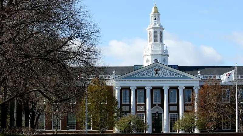 Trump impone prohibición a Harvard para matricular estudiantes internacionales