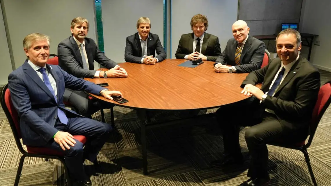 Sueldos del Gobierno congelados: salarios de Javier Milei, la vicepresidenta y sus ministros