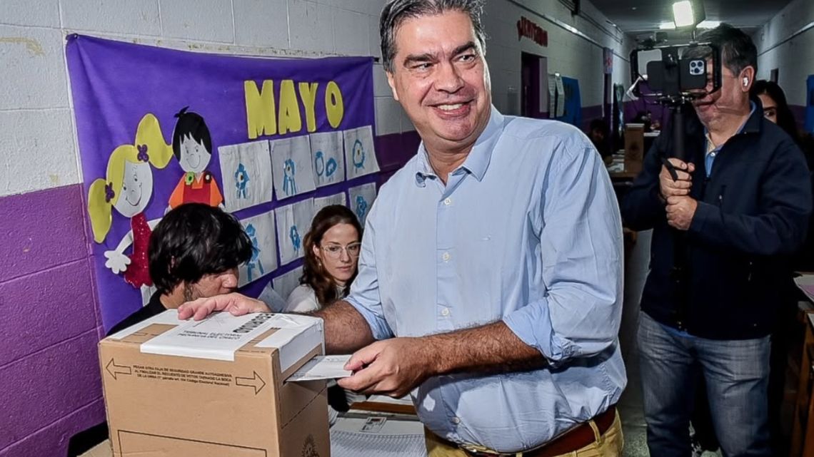 Jorge Capitanich votó en Chaco y pidió “Ficha Limpia para todos”