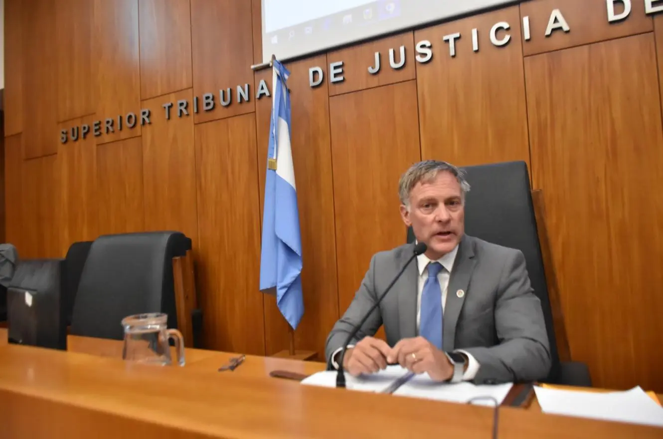 Absuelven a imputado por narcomenudeo tras vigilancia ilegal sin autorización judicial