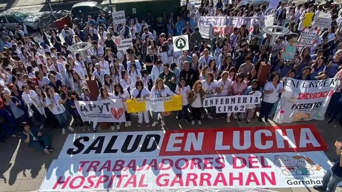 Trabajadores del Garrahan protestan en el Ministerio de Salud ante la crisis actual