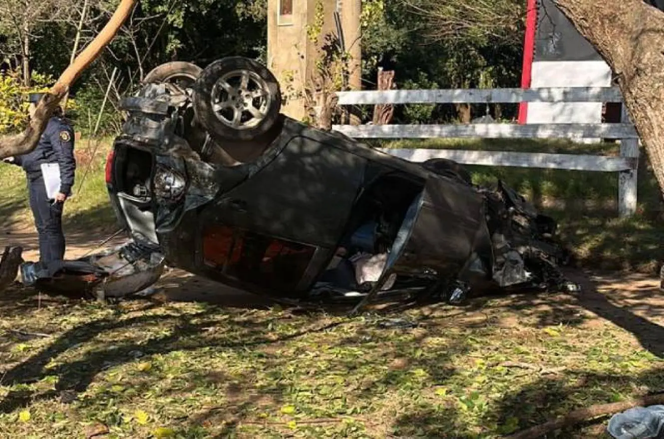 Joven sufre graves heridas tras vuelco en el camino costero de Colón