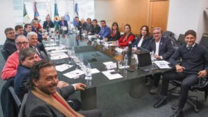 Sin acuerdo con la Rosada, gobernadores avanzaron con un proyecto para coparticipar el impuesto a combustibles y los ATN