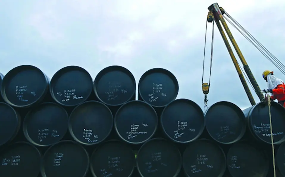 Bancos analizan el impacto de un posible bloqueo en la ruta del petróleo ante la tensión en el Golfo Pérsico