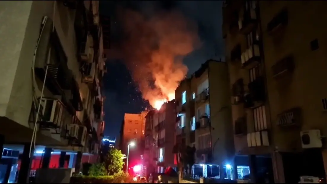 Tel Aviv afectada por decena de misiles lanzados desde Irán, según informes recientes.