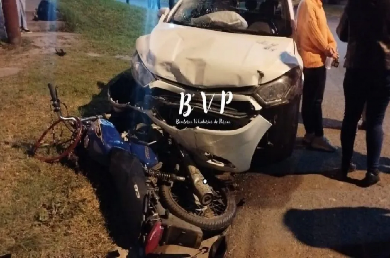 Tragedia en Paraná: falleció el motociclista tras colisión con un auto en la noche del miércoles