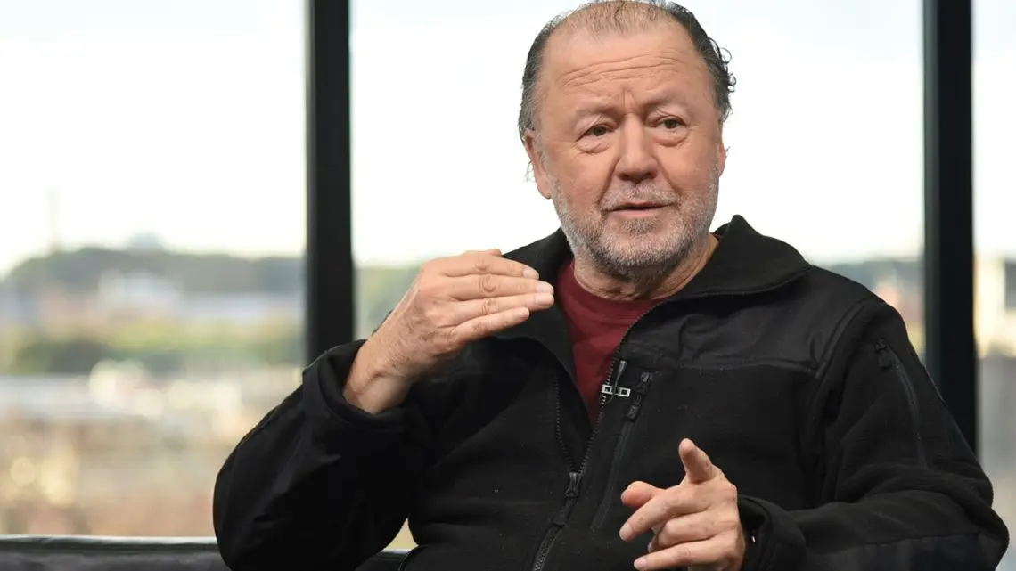 Enrique Piñeyro reflexiona sobre el uso de etiquetas políticas en el debate actual: del facho al zurdo