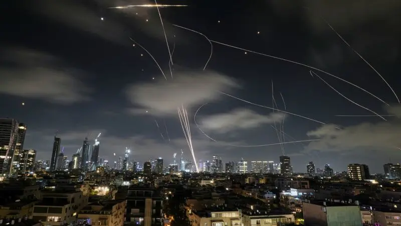 El líder supremo de Irán lanza advertencia: “La batalla comienza” en contexto de tensiones regionales.