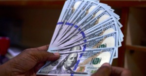 Claves para comprender el colapso de activos argentinos y el ascenso del dólar a $1.370 en medio del escándalo por audios