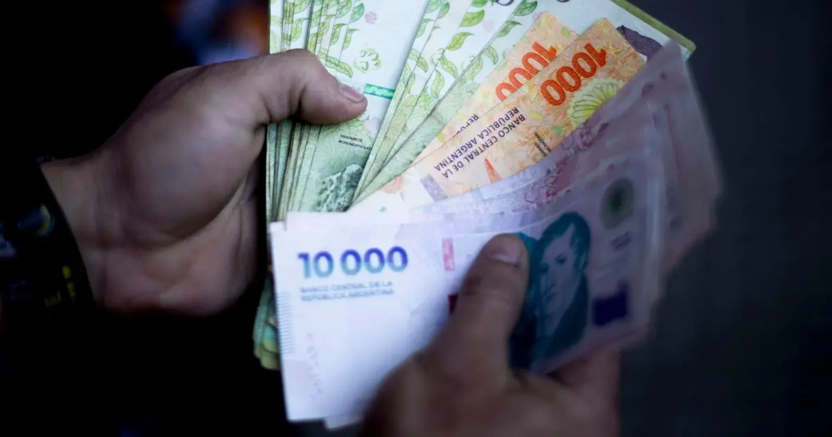Los salarios registrados subieron 2,4% en mayo y le ganaron a la inflación
