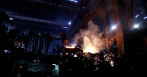 Sector metalúrgico muestra leve recuperación en junio, pero aún está 15% por debajo de su pico histórico