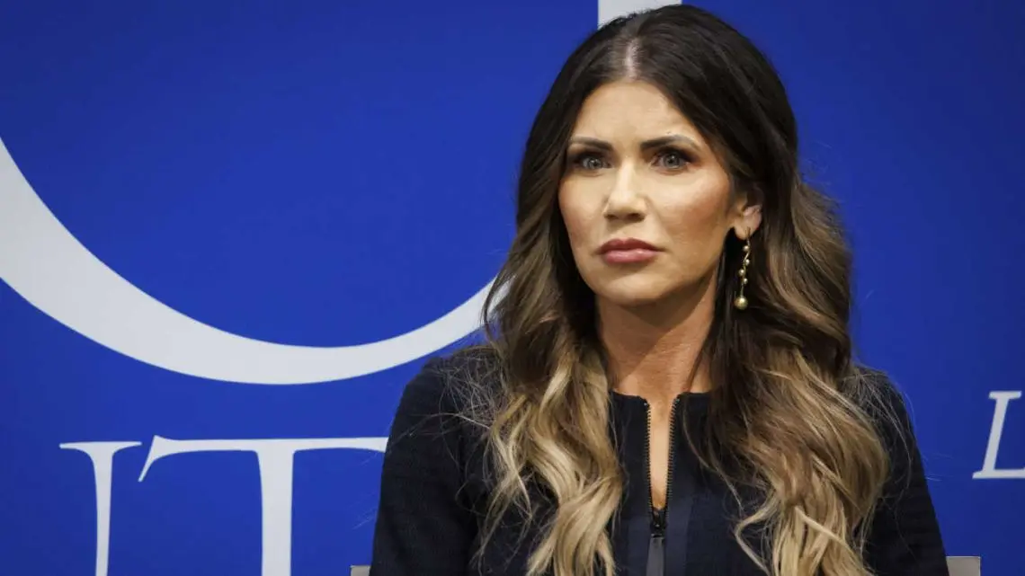 Javier Milei se reúne con la Secretaria de Seguridad Nacional de EE. UU. para abordar temas de cooperación.