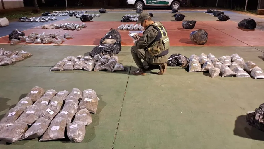 Desarticulan intento de descarga de 500 kilos de marihuana en las orillas del río Paraná