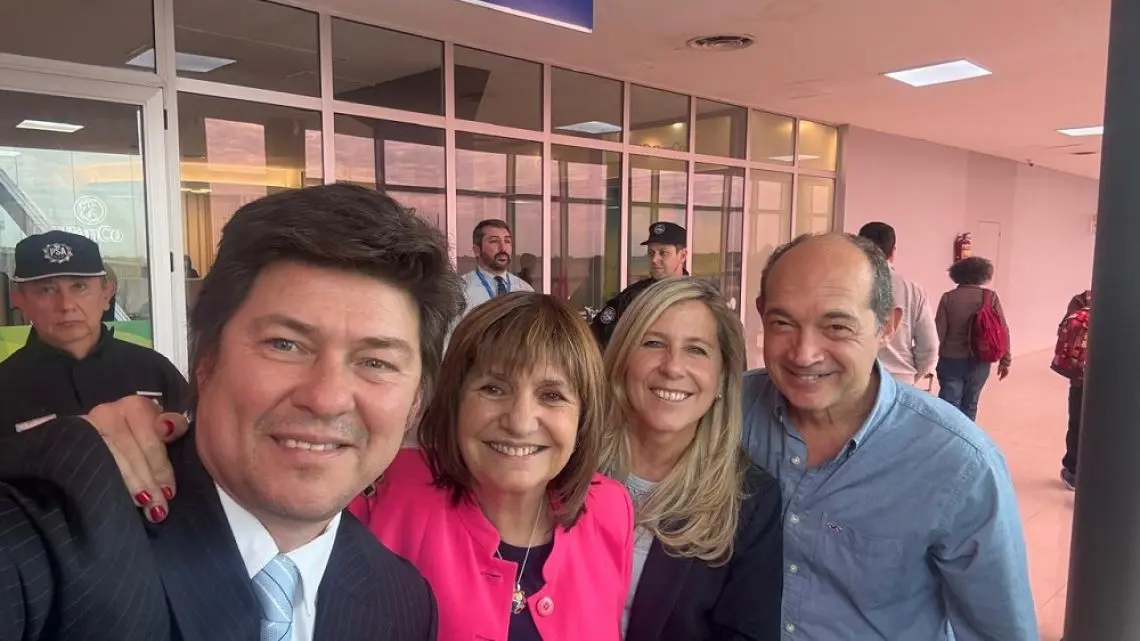 Bullrich apoya a Almirón y señala que Corrientes podría ser la primera gobernación libertaria del país