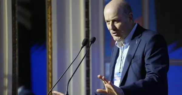 Chispazos en el Council: Sturzenegger pidió a un empresario bajar una cautelar y recibió una respuesta tajante