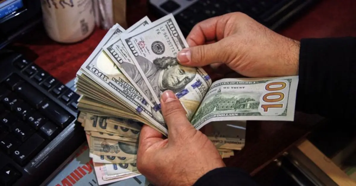 Proyecciones del Banco Central: dólar oficial podría alcanzar $1.400 tras elecciones y se espera inflación baja