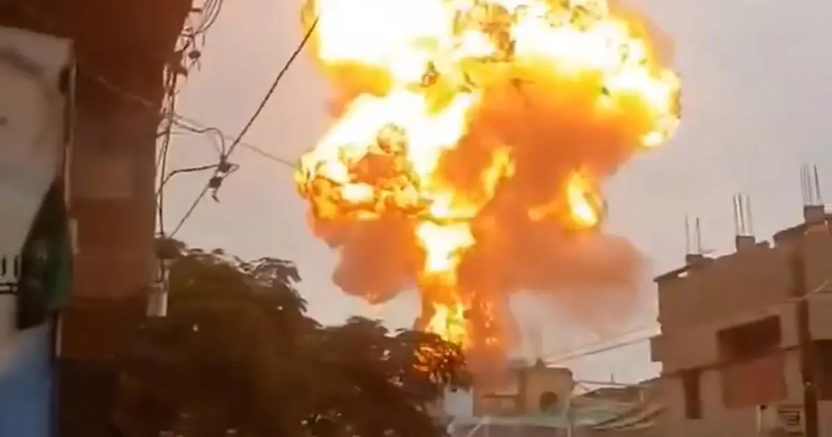 Israel lleva a cabo ataques contra objetivos hutíes en la capital de Yemen.