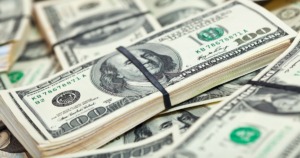 Dólar hoy: cotización del lunes 25 de agosto entre altas tasas en pesos y fuerte tendencia compradora