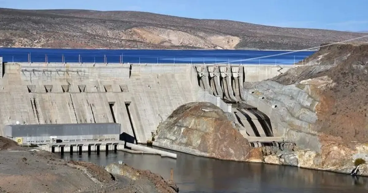 Gobierno prorrogará concesión de hidroeléctricas en Comahue y licitará por USD 500 millones antes de privatización