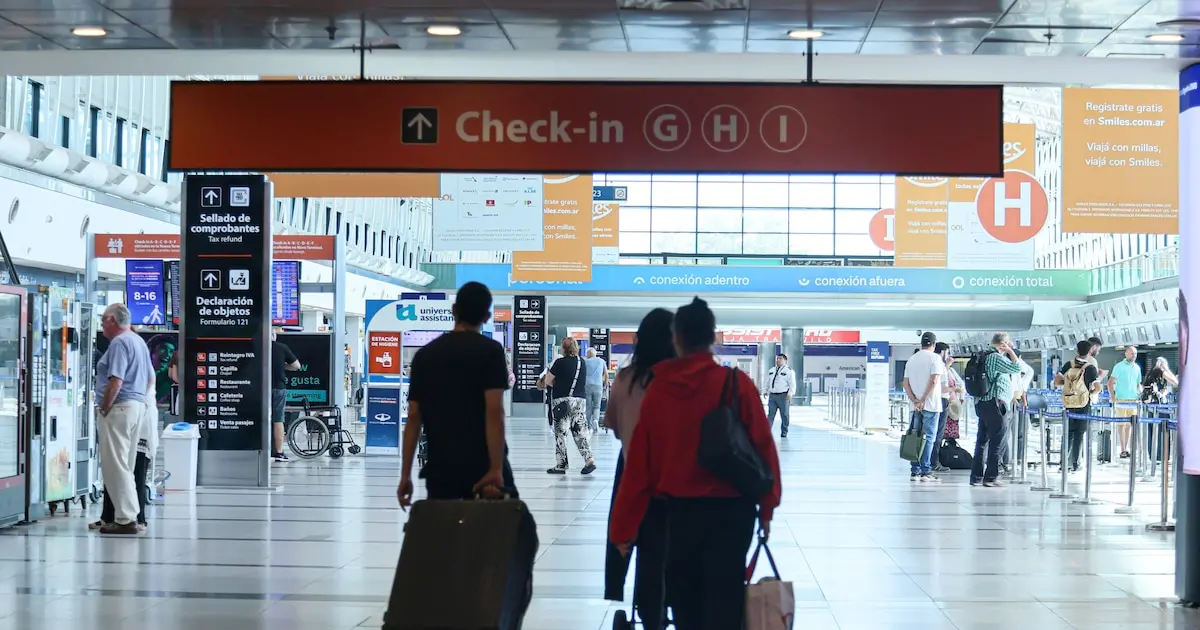 Paro de controladores aéreos afectará a más de 16.000 pasajeros con cancelaciones y reprogramaciones de vuelos