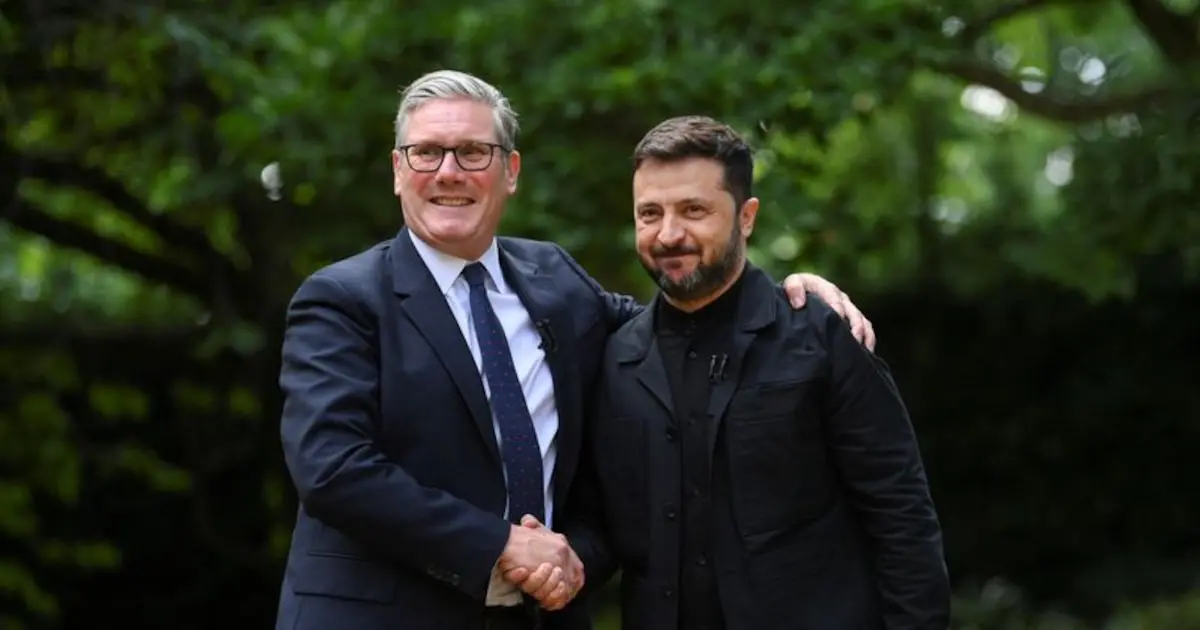 Starmer y Zelensky se reúnen en Londres para coordinar presión sobre Rusia antes del encuentro Trump-Putin en Alaska