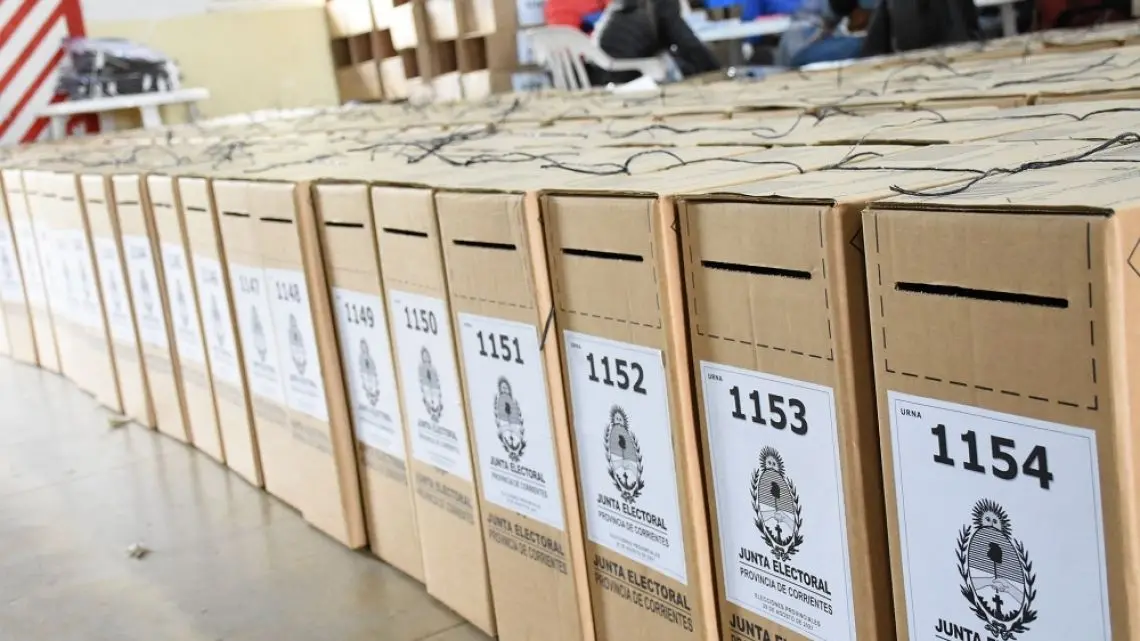 Encuesta revela posibilidad de balotaje y alta participación en las próximas elecciones de Corrientes