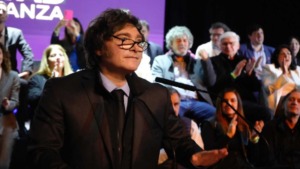 Javier Milei liderará una caravana en Lomas de Zamora sin mostrar preocupación por la situación actual