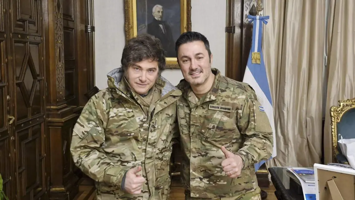 Milei, Lemoine y Petri comparten un almuerzo con los Granaderos de guardia en la Casa Rosada