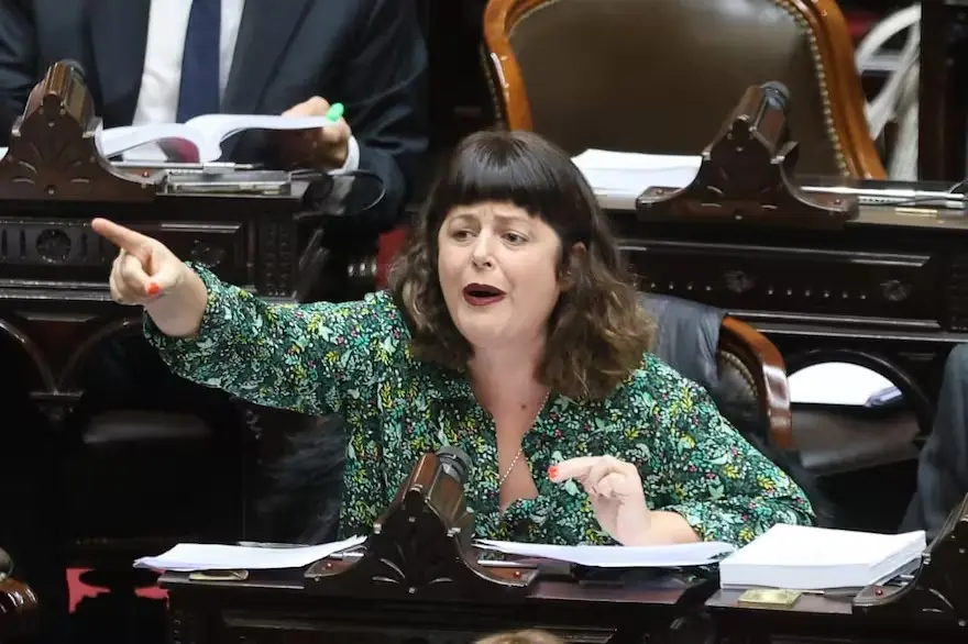 El PJ oficial primero bajó las listas internas y ahora también presentó impugnación a Carolina Galliard