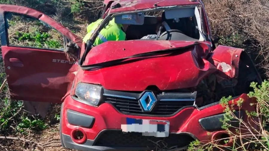 Conductor perdió el control y volcó en ruta 14 cerca de Concordia
