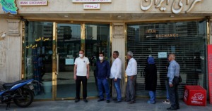 Crisis en Irán: el rial se desploma a mínimos históricos por la inminente amenaza de sanciones de la ONU