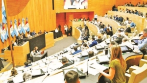 El presupuesto de Llaryora, al voto: la nueva mayoría del PJ, la áspera rosca UCR y el rechazo del juecismo