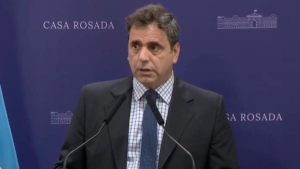 Catalán enfrenta un debut complicado en Diputados y deteriora su relación con los gobernadores en medio de tensiones.