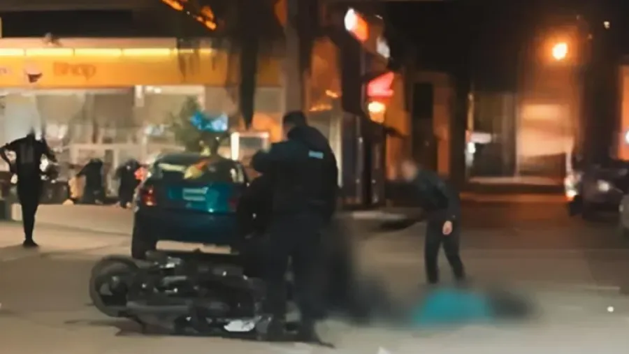 Joven fallece en Victoria tras accidente que involucró dos motos y un automóvil