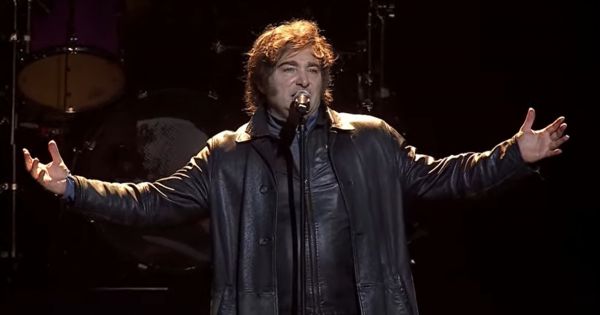 AHORA | Milei habla y canta en el Movistar Arena: “Kirchnerista ¡ pudiste ganar un round, pero todavía no ganaste la batalla!”