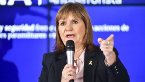 Bullrich cuestiona a Llaryora y Pullaro: “Las provincias cada diez minutos le piden plata al Estado nacional”