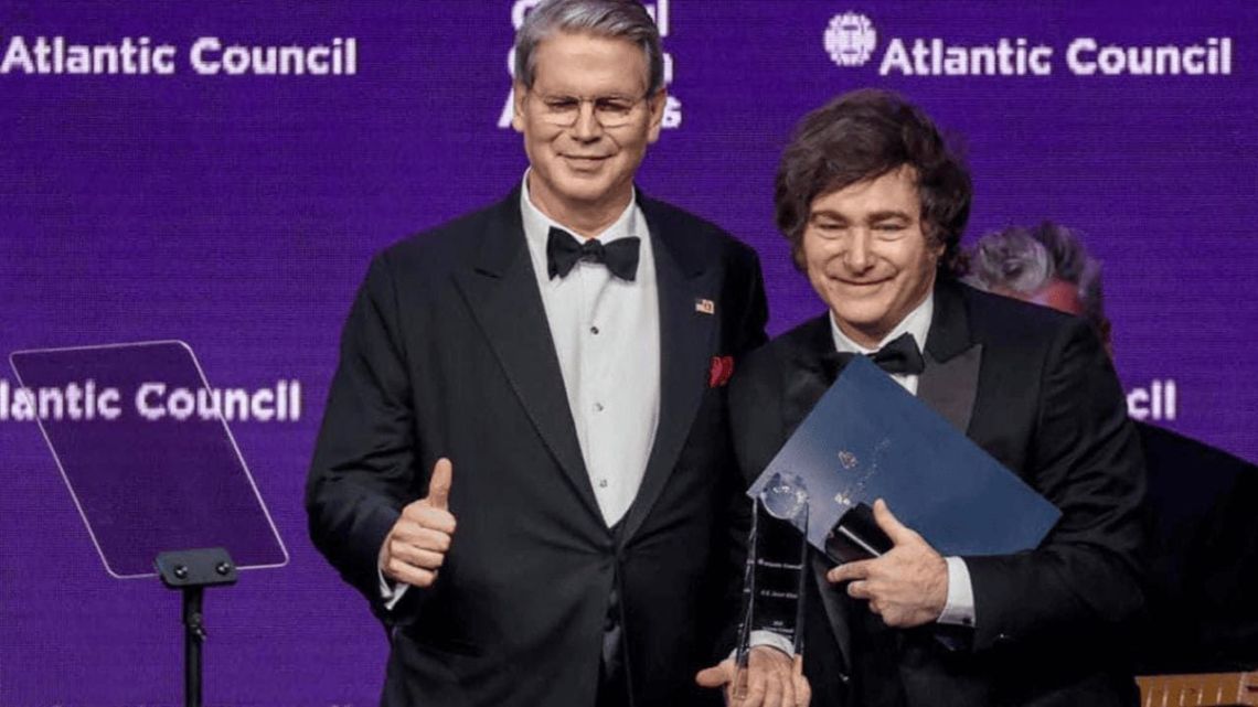 Scott Bessent cruzó a senadoras demócratas y celebró el ‘éxito electoral’ de Javier Milei