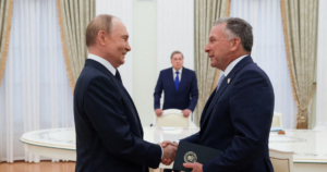 Magnate Steve Witkoff viaja a Moscú para reunirse con Putin tras conversaciones con Ucrania en Florida