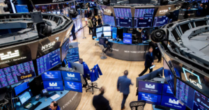 Jornada financiera: dólar estable, acciones argentinas suben hasta 11% en Wall Street y riesgo país sube