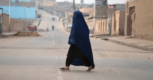 Régimen talibán impone once flagelaciones públicas en Kabul por adulterio y tráfico de drogas