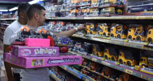 Ventas de juguetes en Navidad caen cerca del 7%: 70% del stock es importado y cambian hábitos de compra