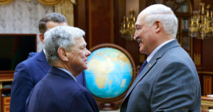 Cómo Estados Unidos consiguió que el “último dictador de Europa” liberara 250 presos políticos