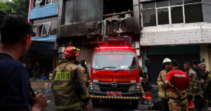 Incendio mortal en Yakarta deja 22 muertos y desata cuestionamientos por fallas en seguridad edilicia