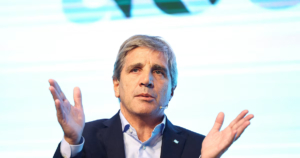 El Gobierno busca privatizar Intercargo y Transener antes de 2026 y prepara a AySA como próxima