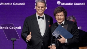 Scott Bessent canceló viaje a Argentina tras decisión de Milei de no asistir al sorteo del Mundial en Estados Unidos