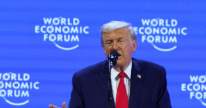 Trump descarta invasión a Groenlandia pero reclama negociaciones: “Sólo EEUU puede defender ese pedazo de hielo”