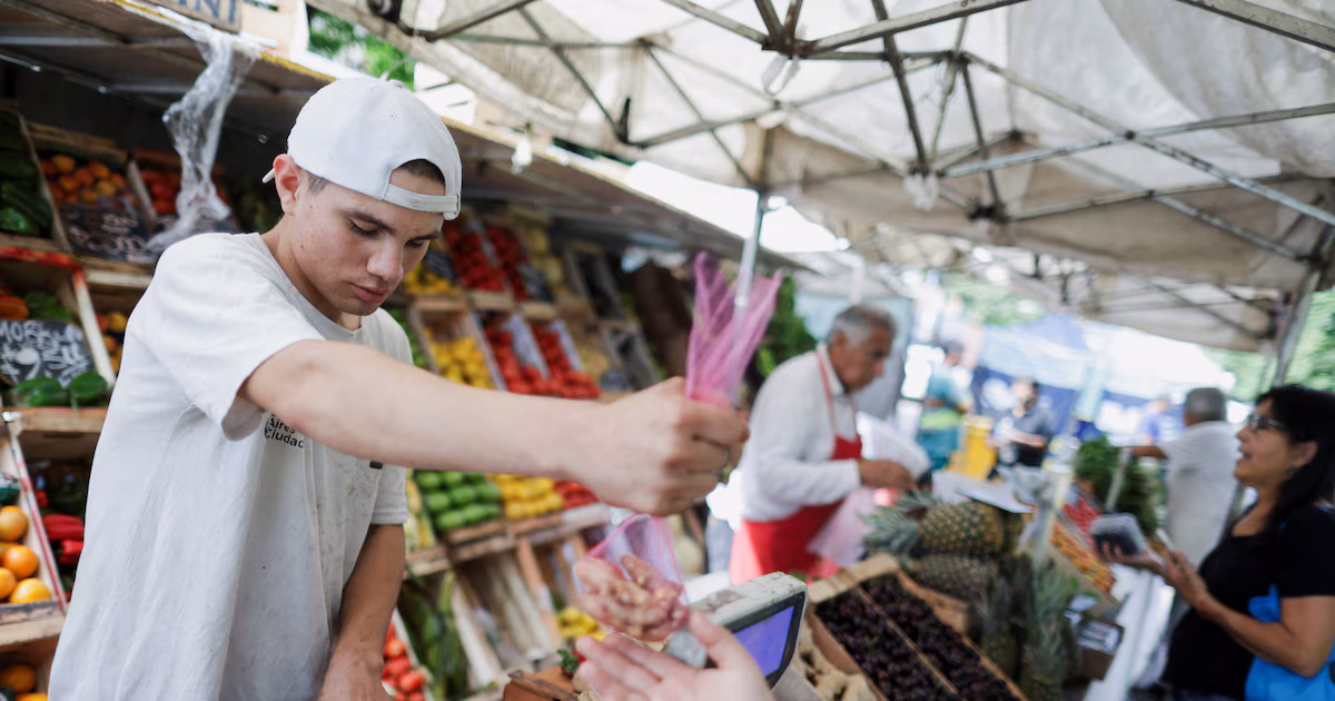 consultoras privadas: inflación de enero superó 2% y se ubicó entre 2,2% y 2,6%, impulsada por alimentos y bebidas