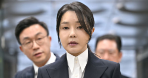 Ex primera dama de Corea del Sur condenada a 20 meses de prisión por corrupción