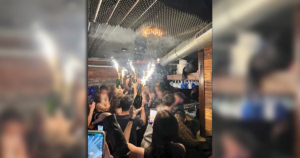 Suiza investiga: bengalas sobre botellas de champaña habrían provocado el incendio mortal en Crans-Montana